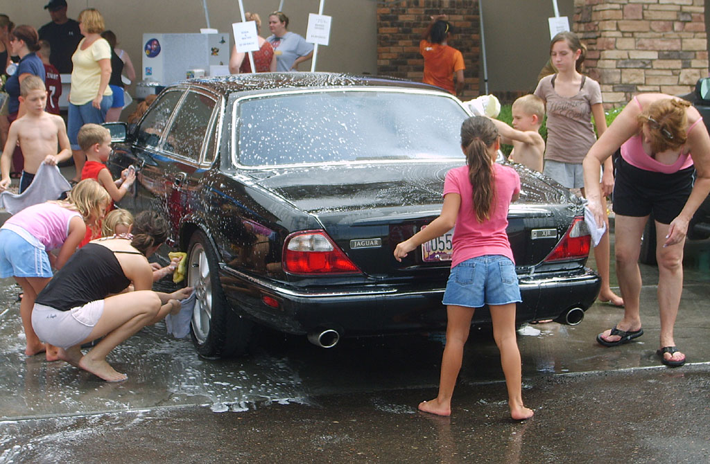Những chú ý khi tự rửa xe ô tô trước và sau khi tại nhà